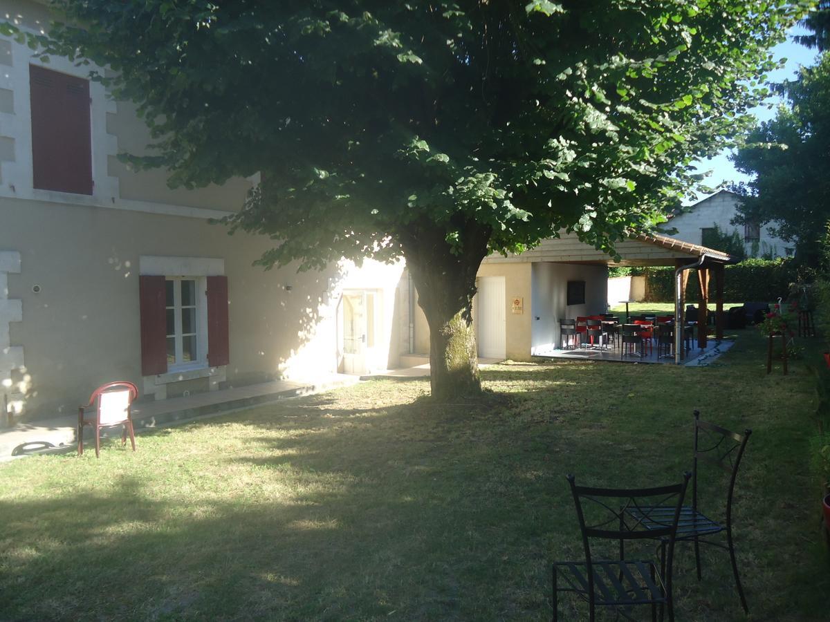 Logis Hotel Du Champ De Foire Saint-Aulaye-Puymangou Exteriér fotografie